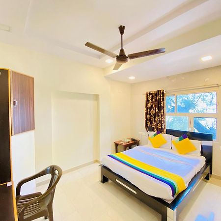 Hotel Aakash Navrangpura Ahmedabad Esterno foto