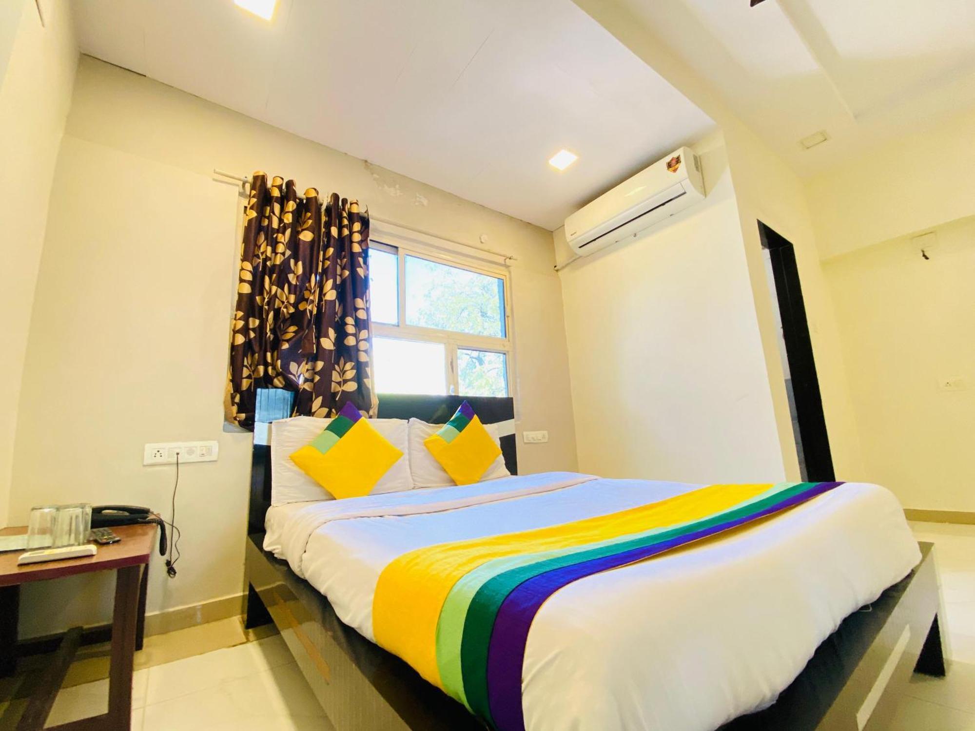 Hotel Aakash Navrangpura Ahmedabad Esterno foto