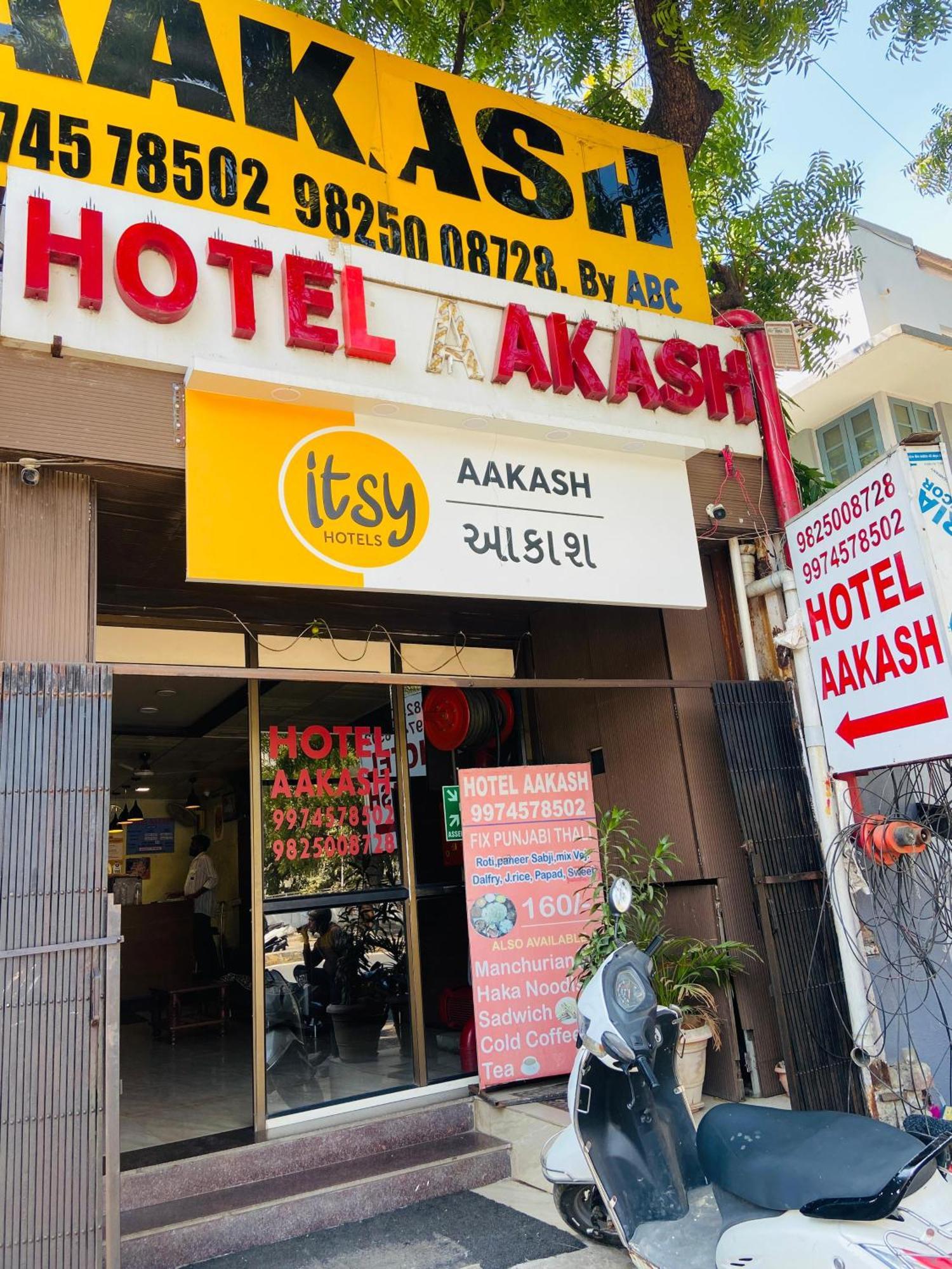 Hotel Aakash Navrangpura Ahmedabad Esterno foto