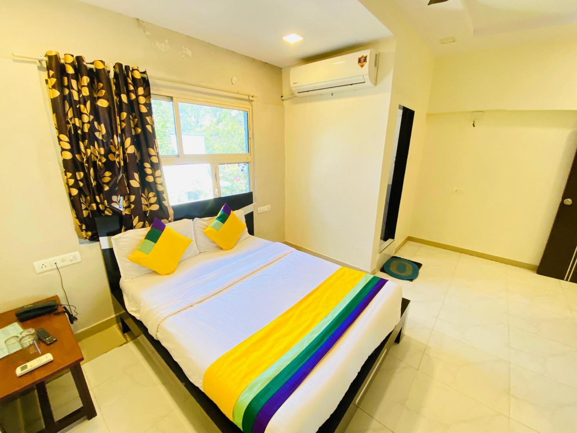 Hotel Aakash Navrangpura Ahmedabad Esterno foto