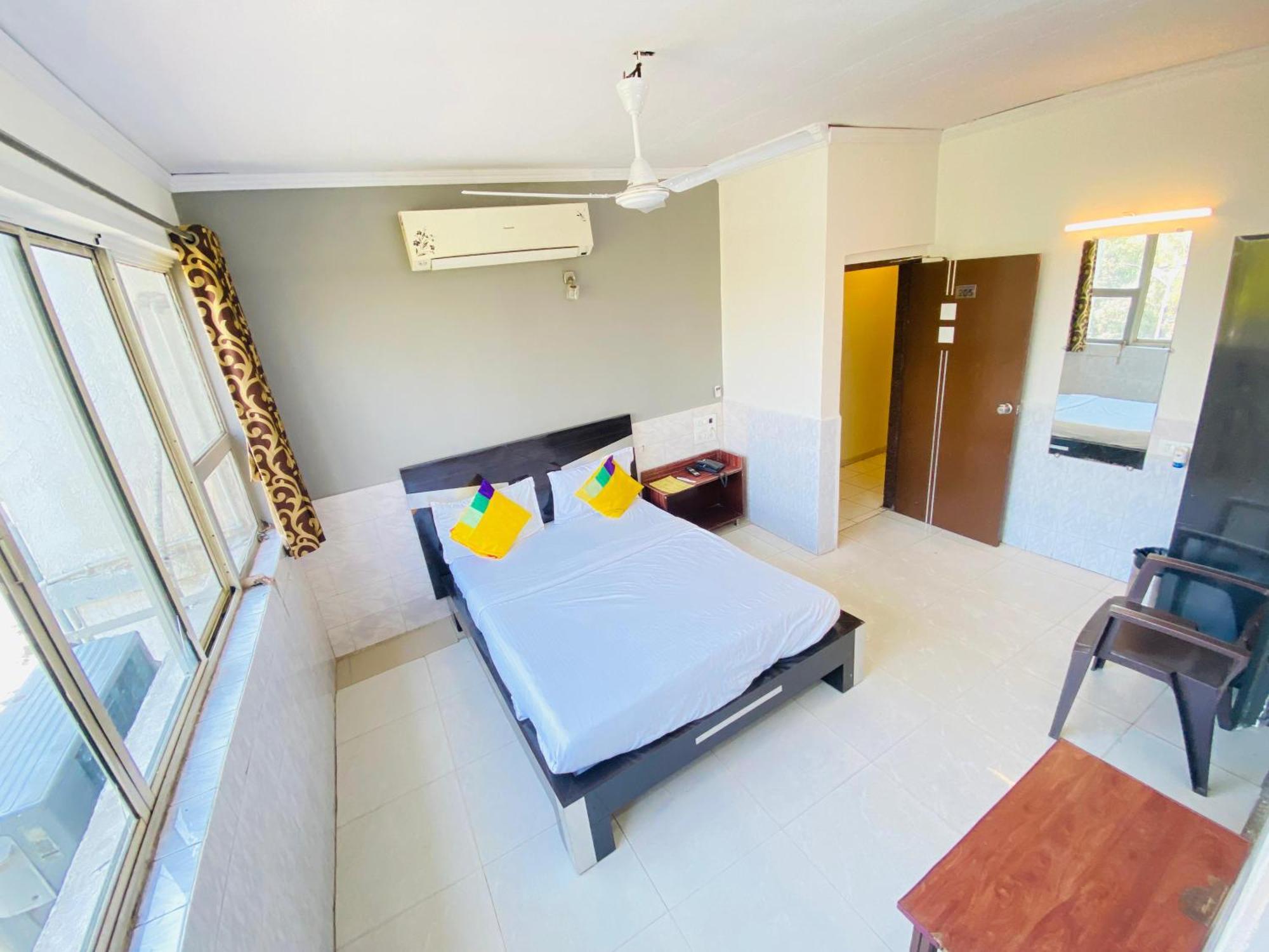 Hotel Aakash Navrangpura Ahmedabad Esterno foto