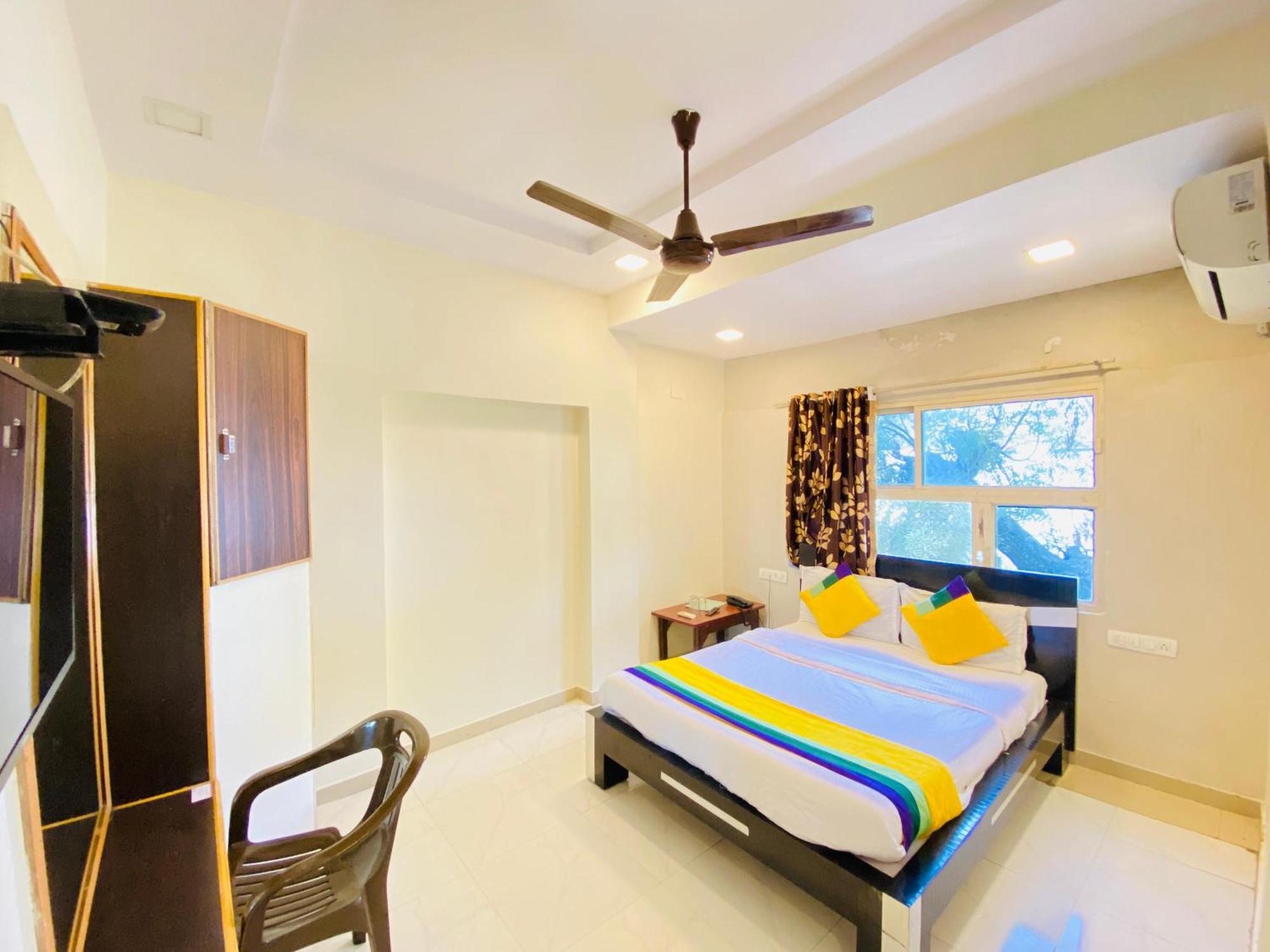 Hotel Aakash Navrangpura Ahmedabad Esterno foto