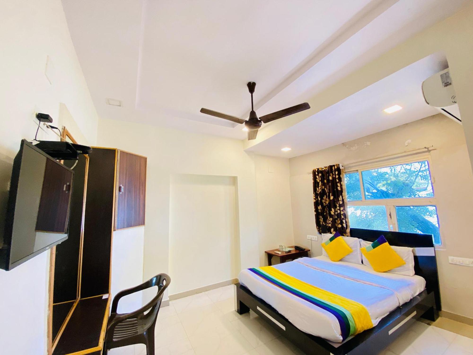 Hotel Aakash Navrangpura Ahmedabad Esterno foto