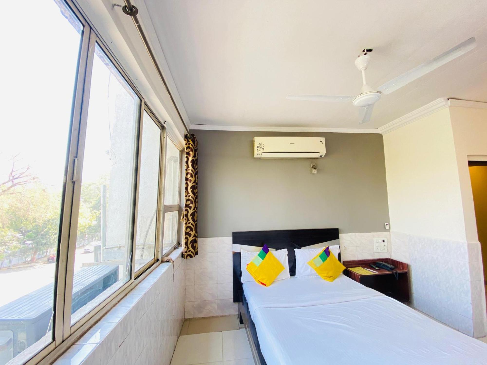 Hotel Aakash Navrangpura Ahmedabad Esterno foto