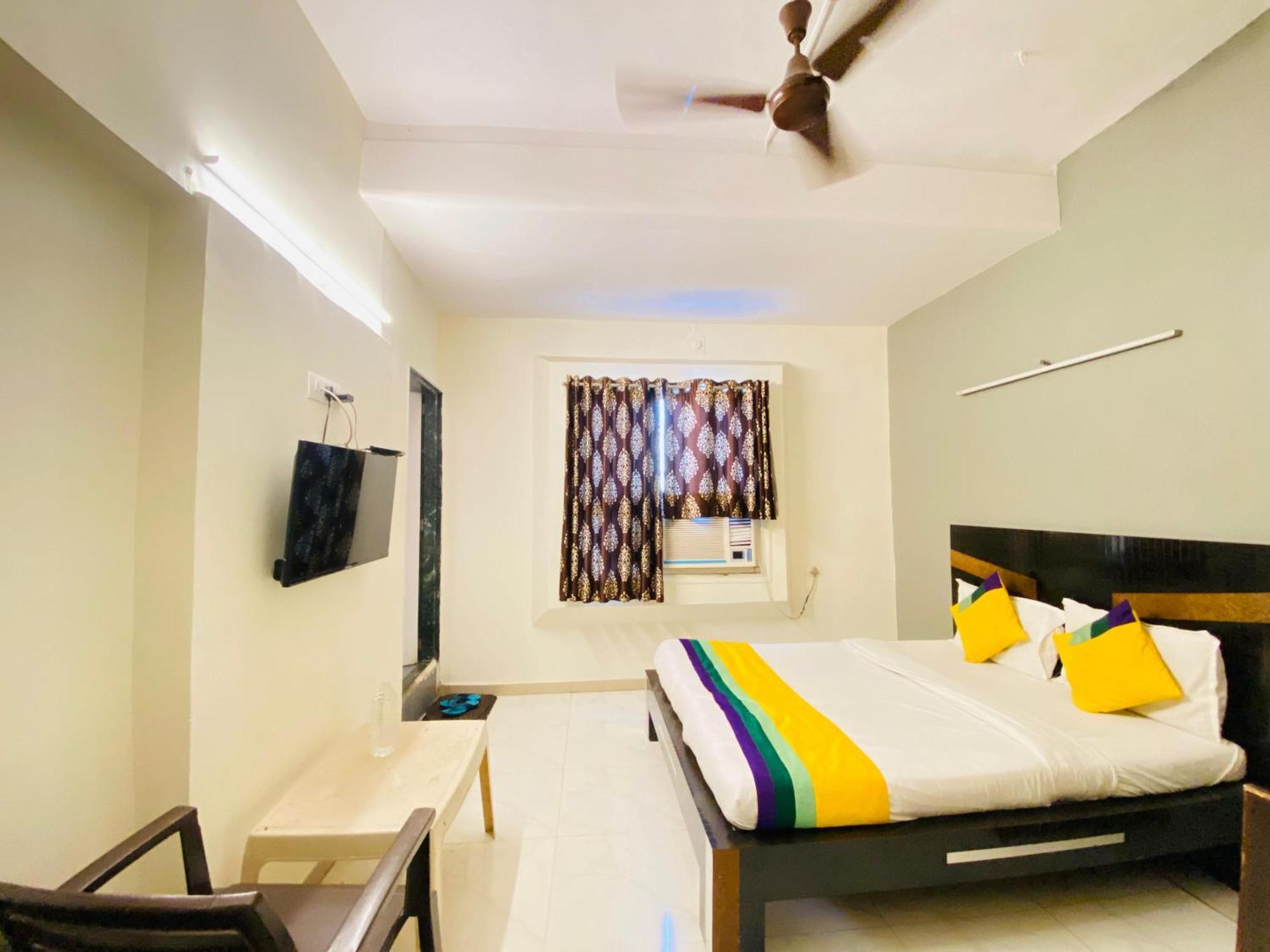 Hotel Aakash Navrangpura Ahmedabad Esterno foto